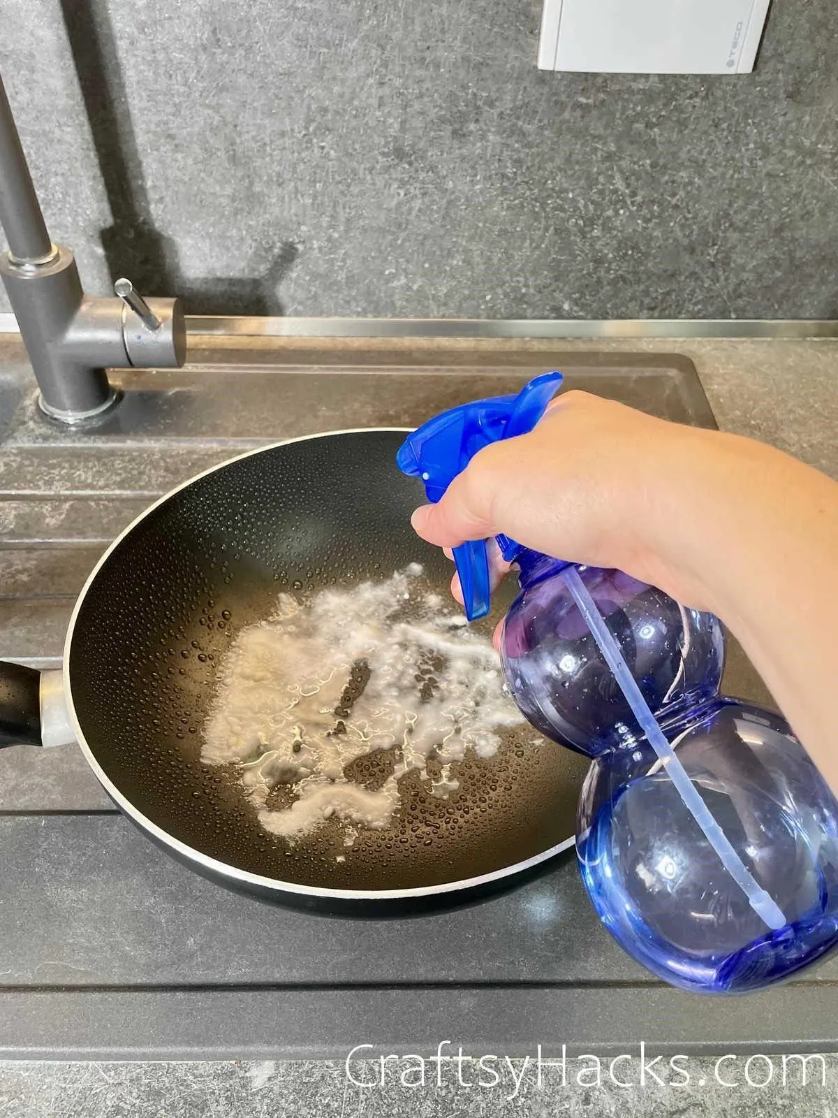 clean burnt pots, pans and baking sheets