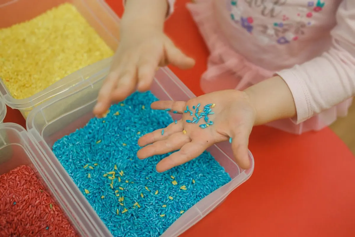 sand and water sensory bin