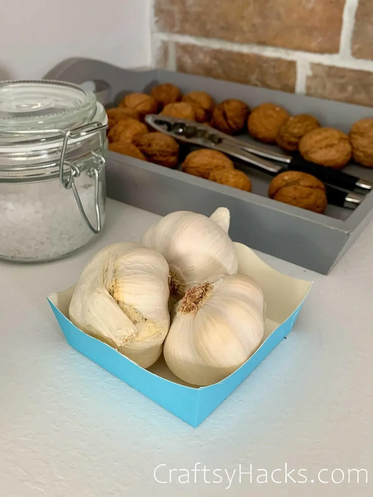 store garlic in cardboard box