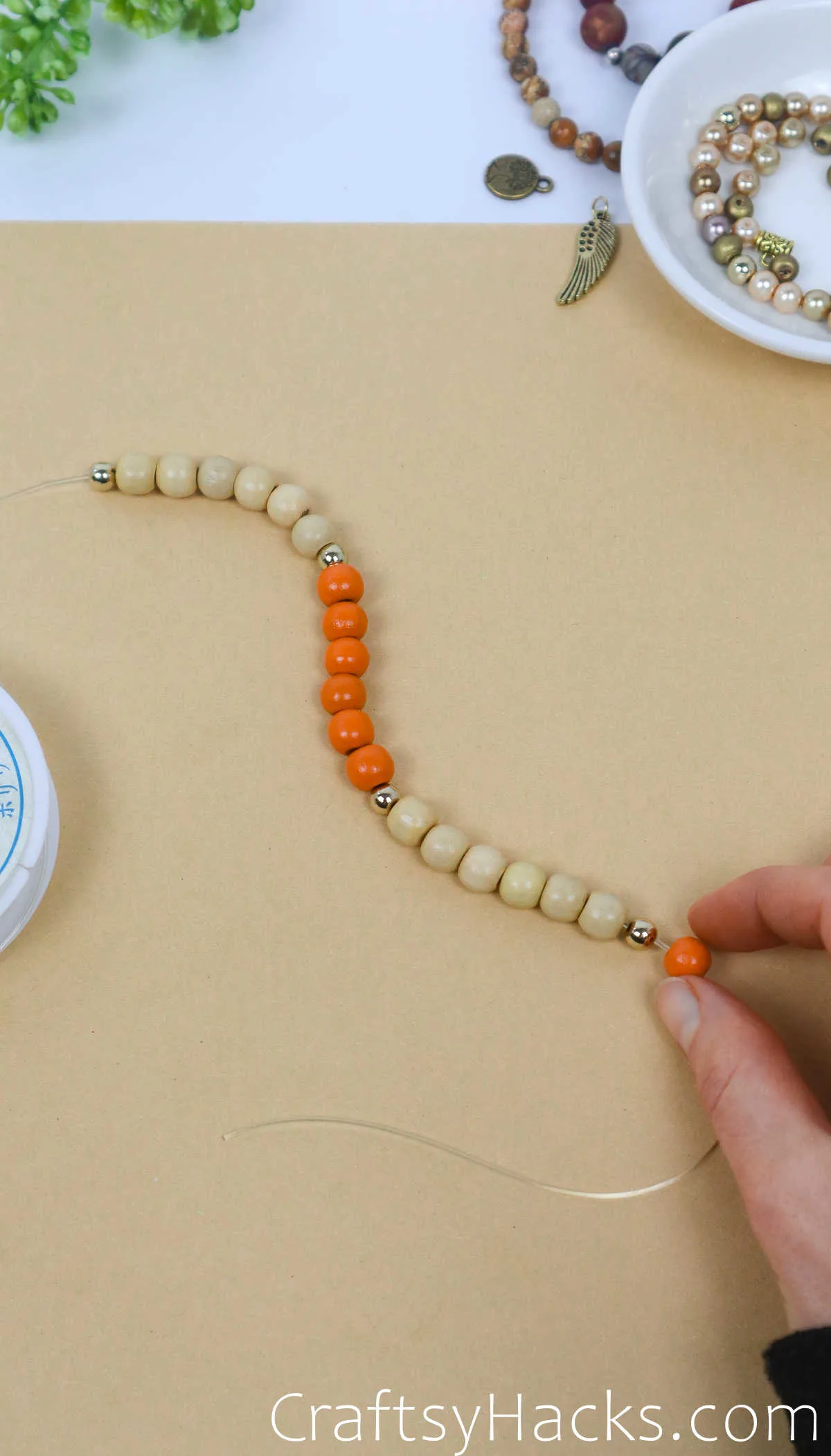 How to make a Simple Beaded Bracelet 