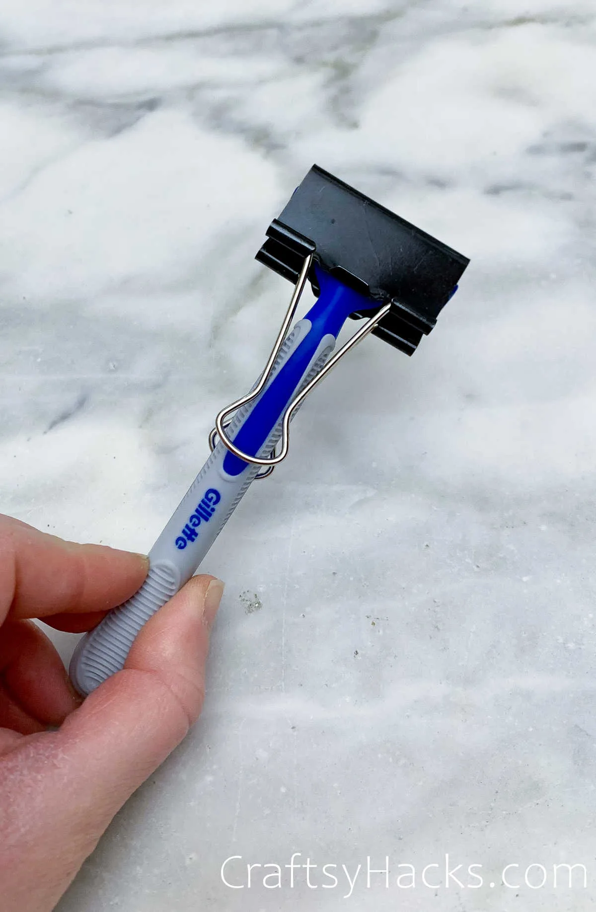 travel proof razor with binder clip
