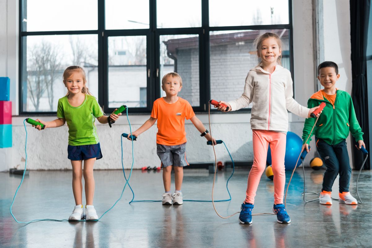 kids playing jump rope