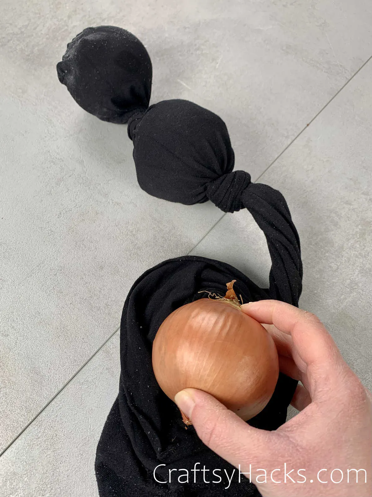 store onions in panty hose