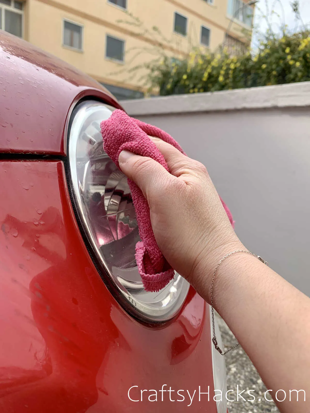 use toothpaste to clean headlights