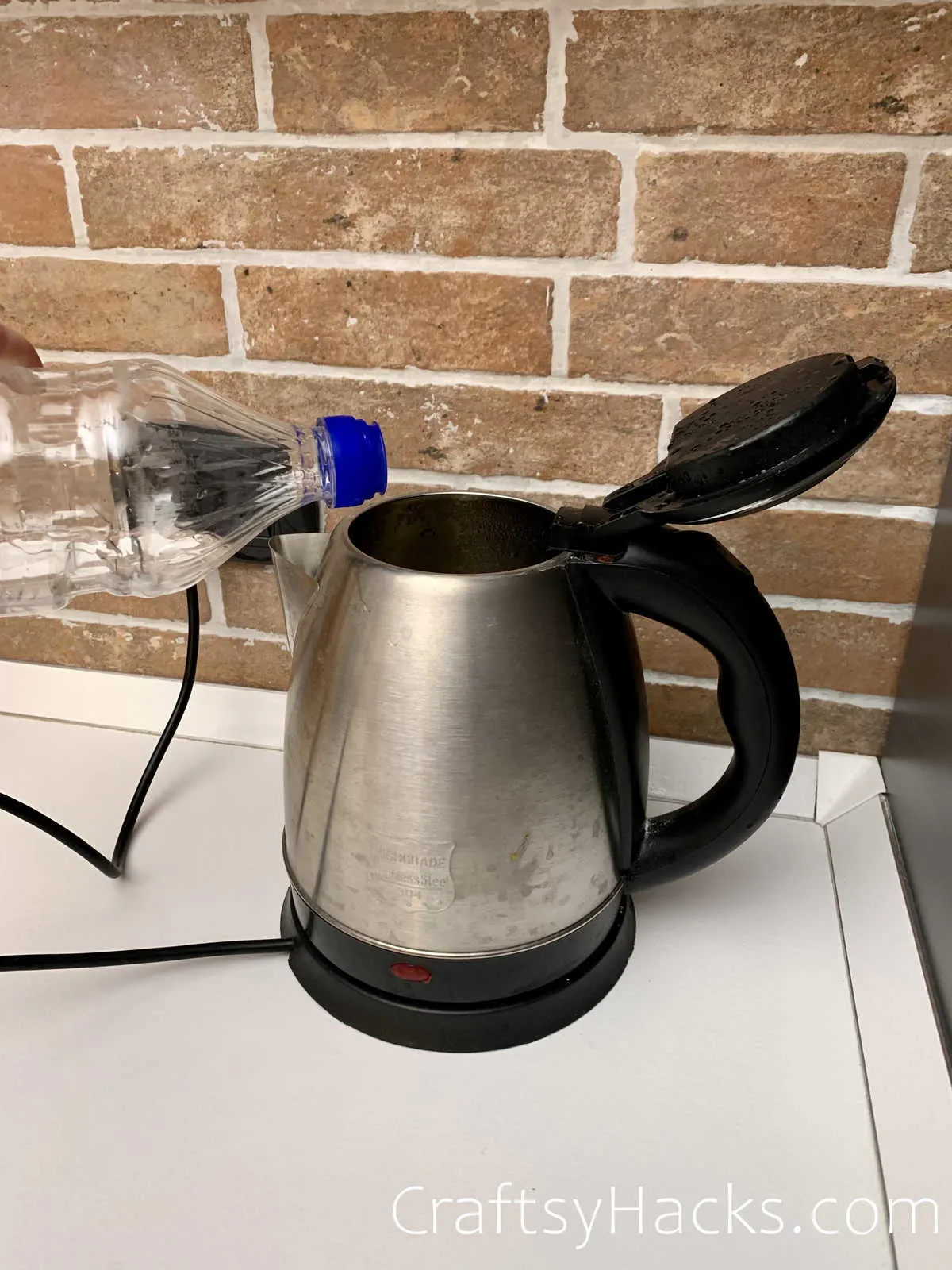 descale kettle with vinegar
