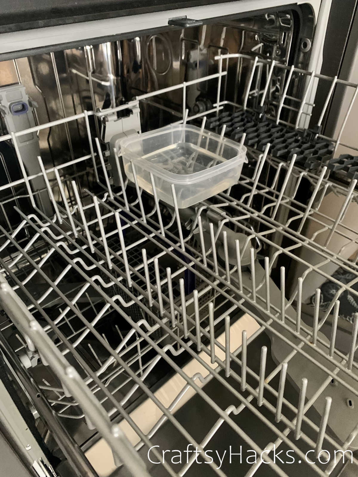 disinfect dishwasher with vinegar