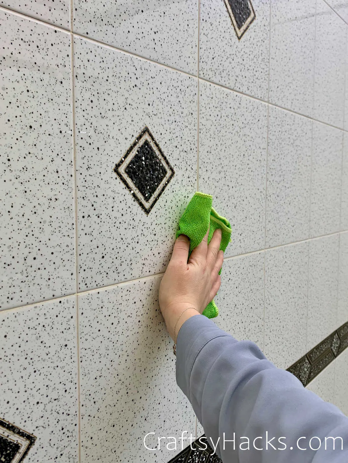 shine tiles with vinegar