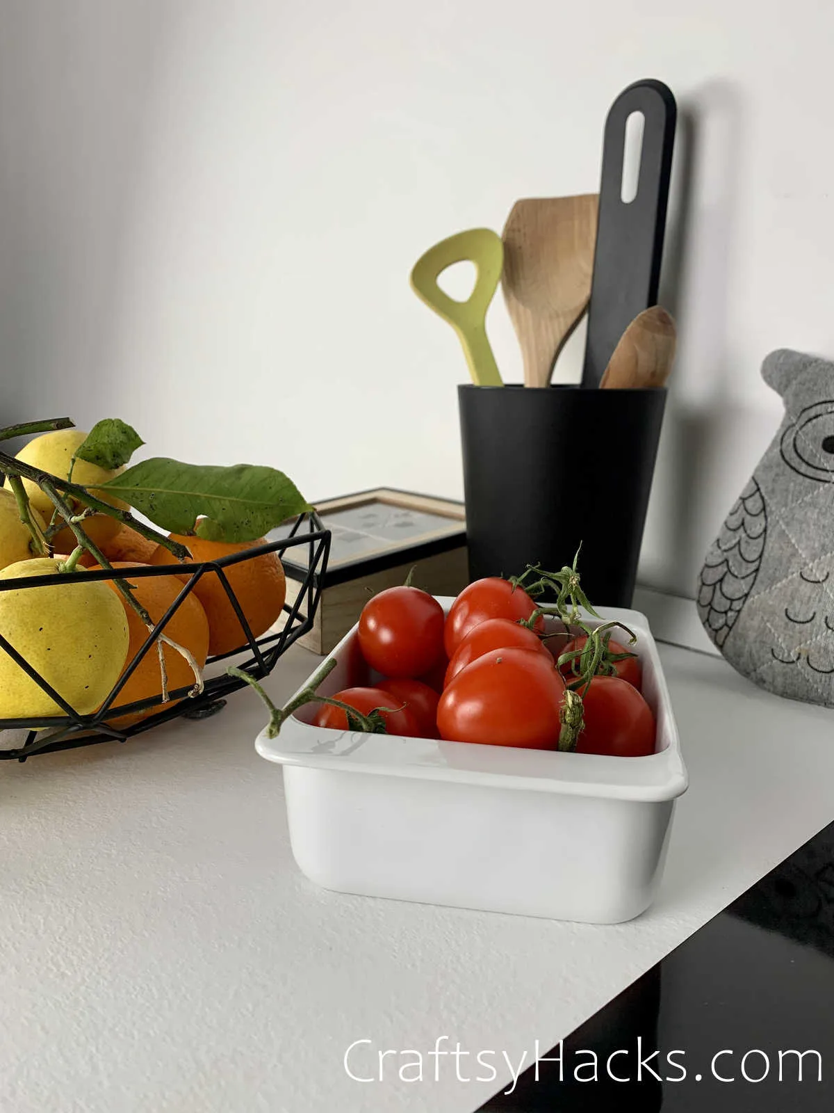 keep tomatoes on countertop