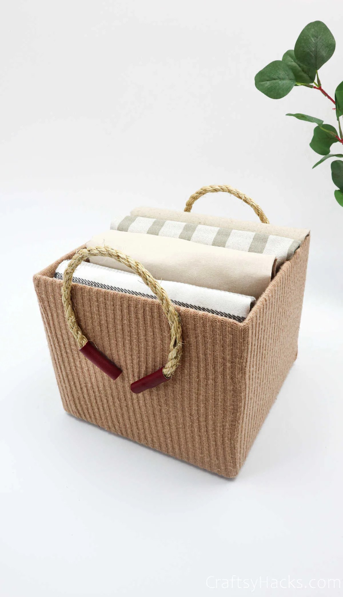 21 Pretty Ways to Organize with Baskets - Craftsy Hacks