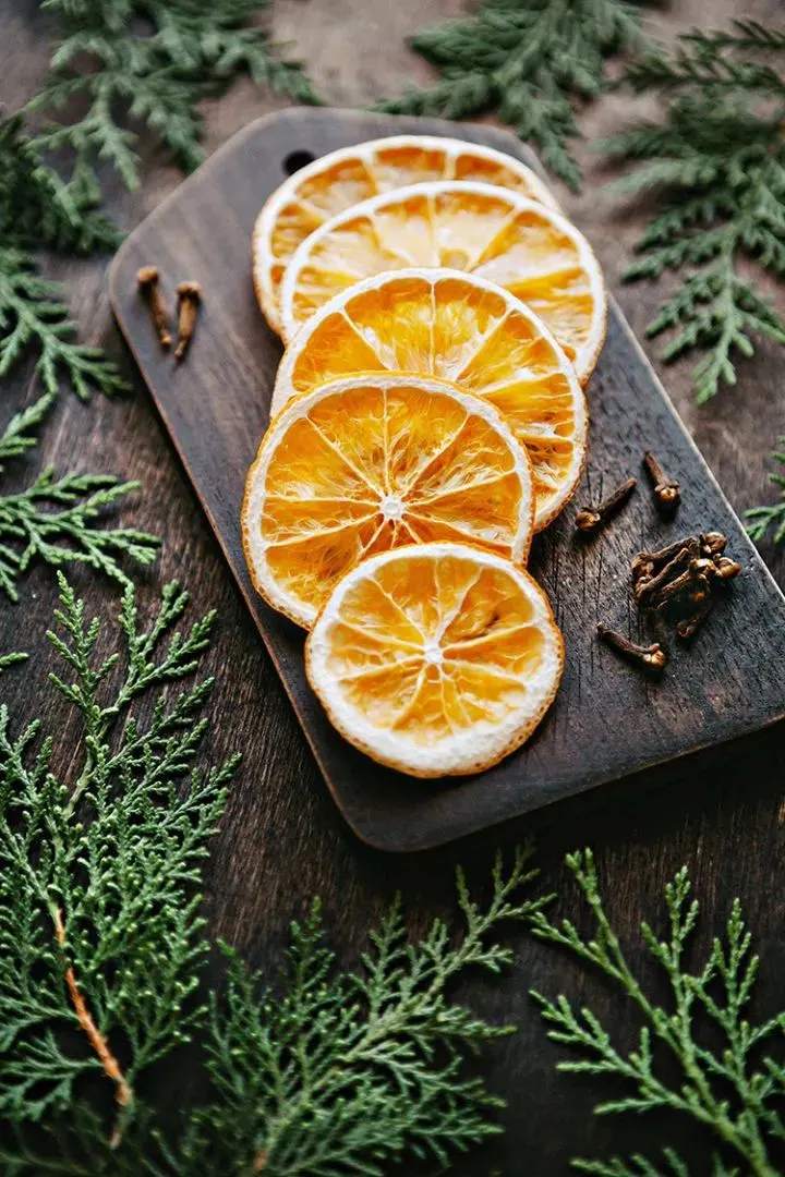 DIY dried orange slices