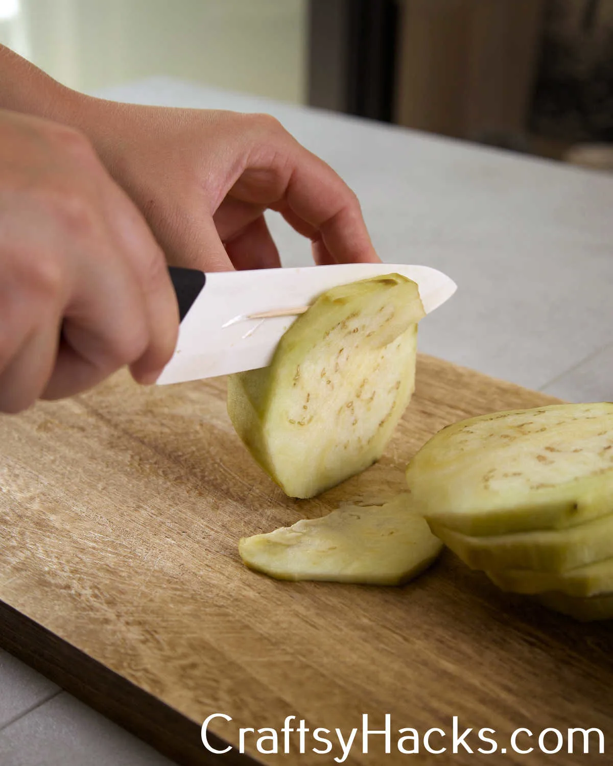 use toothpick to prevent vegetables from sticking to the knife