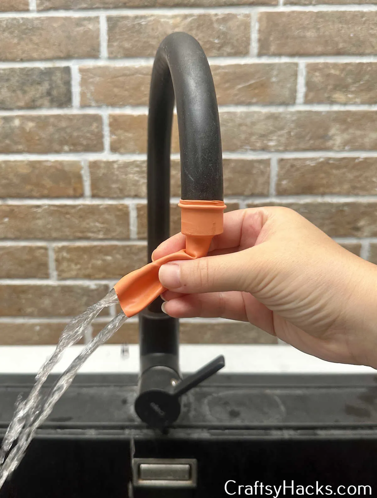 use balloon to rinse the sink