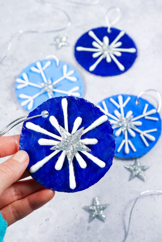 Q-Tip Snowflakes - Craftsy Hacks