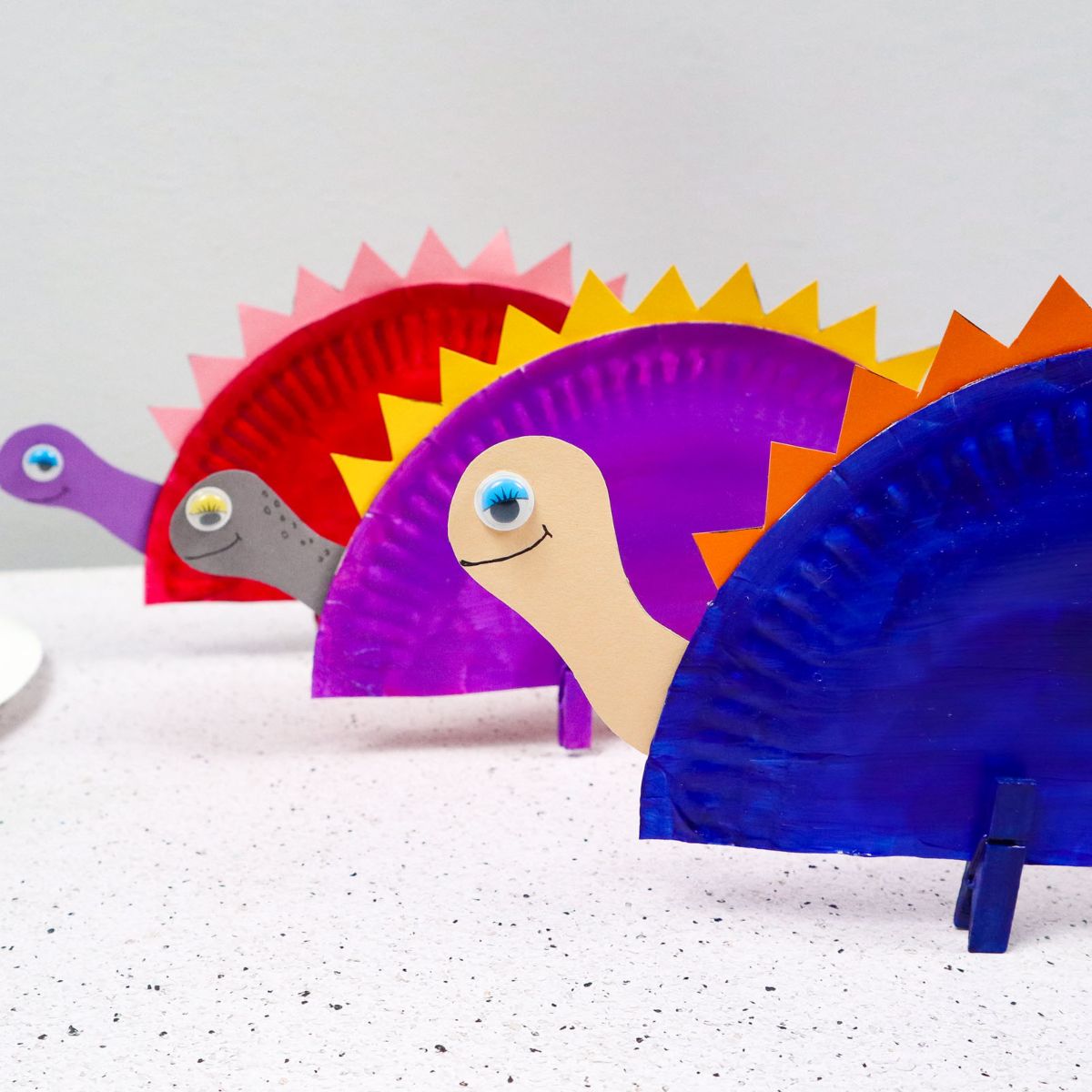 Paper Plate Dinosaur - Craftsy Hacks