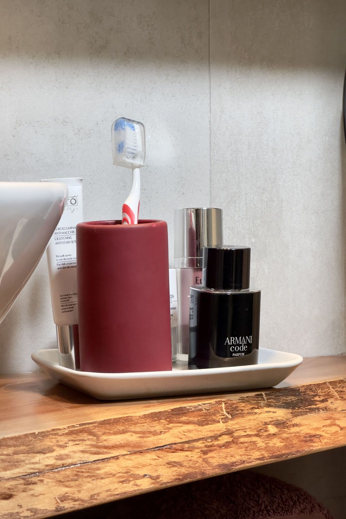 Keep A Small Tray By The Sink For Essentials