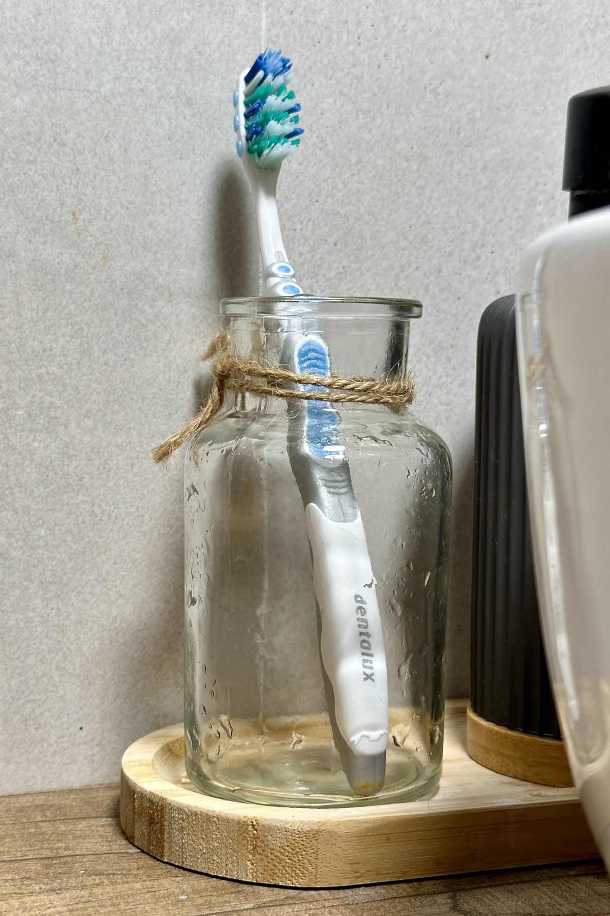  Use A Glass Jar As A Toothbrush Holder