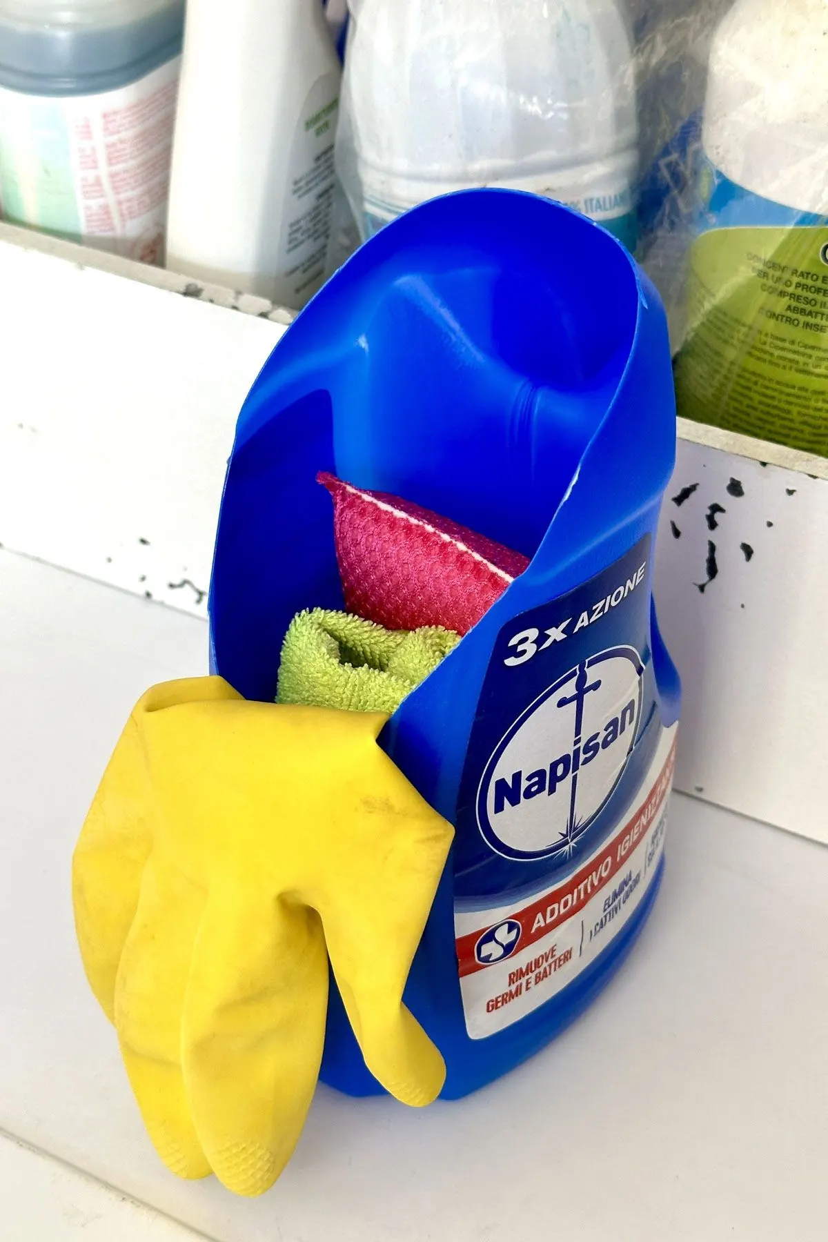 Turn An Empty Detergent Bottle Into A Container For Sponges And Gloves