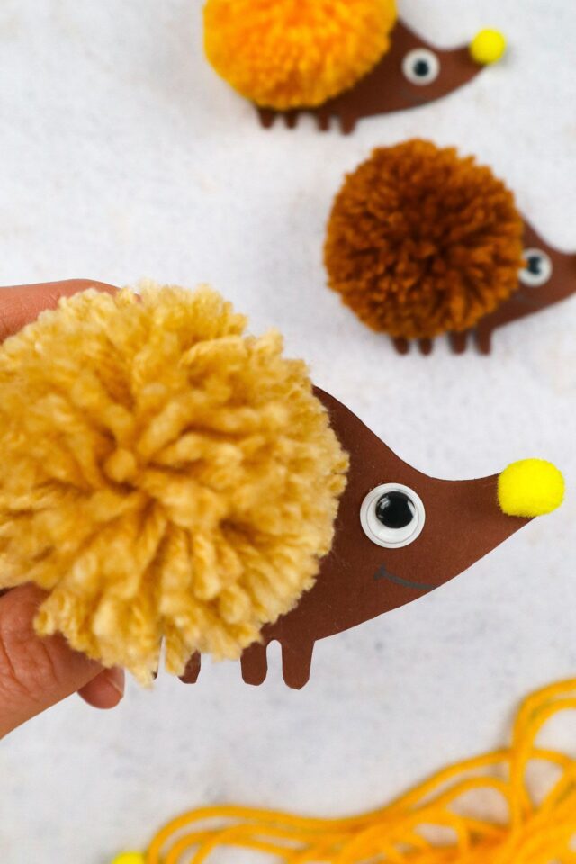 DIY Pom Pom Hedgehog - Craftsy Hacks