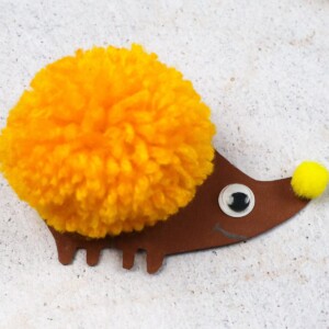 diy pom pom hedgehog