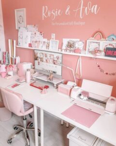 23 Craft Room Ideas You Have to See to Believe - Craftsy Hacks