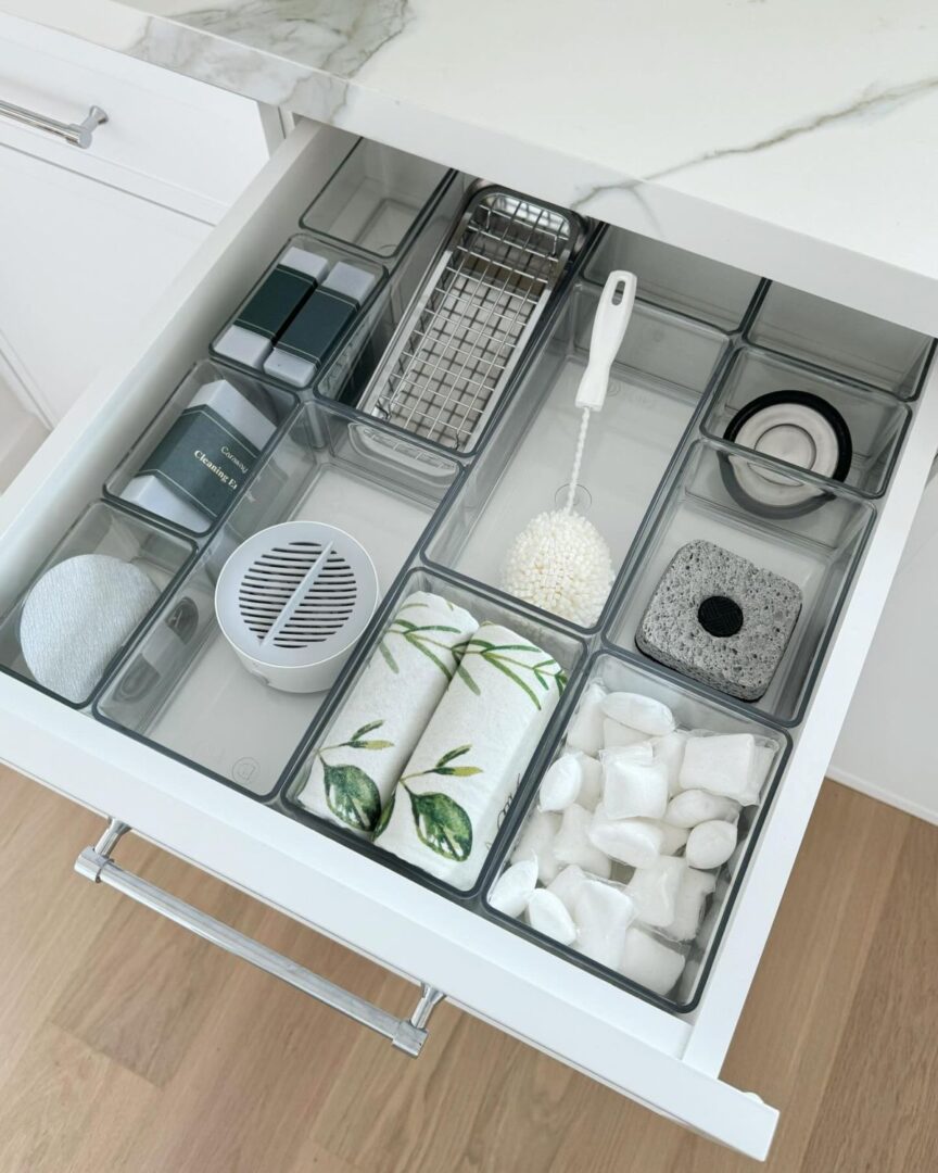 Messy Drawers? 21 Must-See Kitchen Drawer Organizing Ideas - Craftsy Hacks