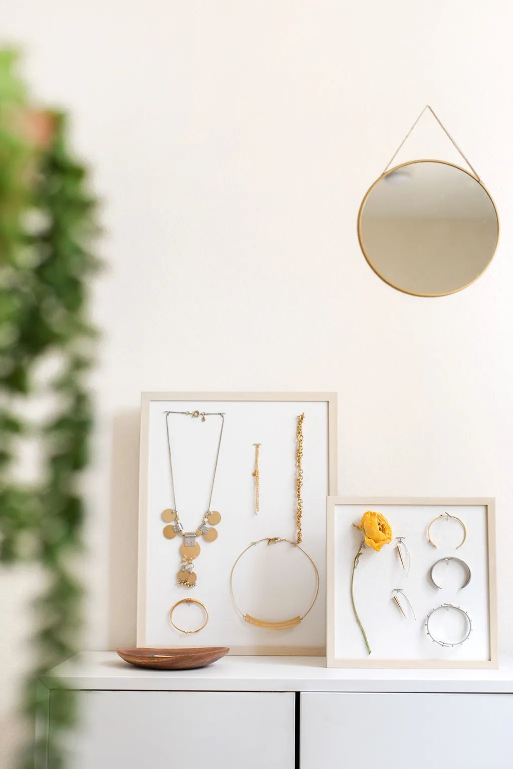  DIY Mounted Jewelry Display