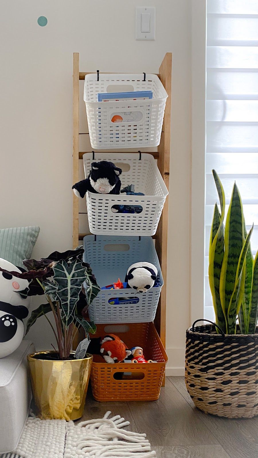 basket storage tower