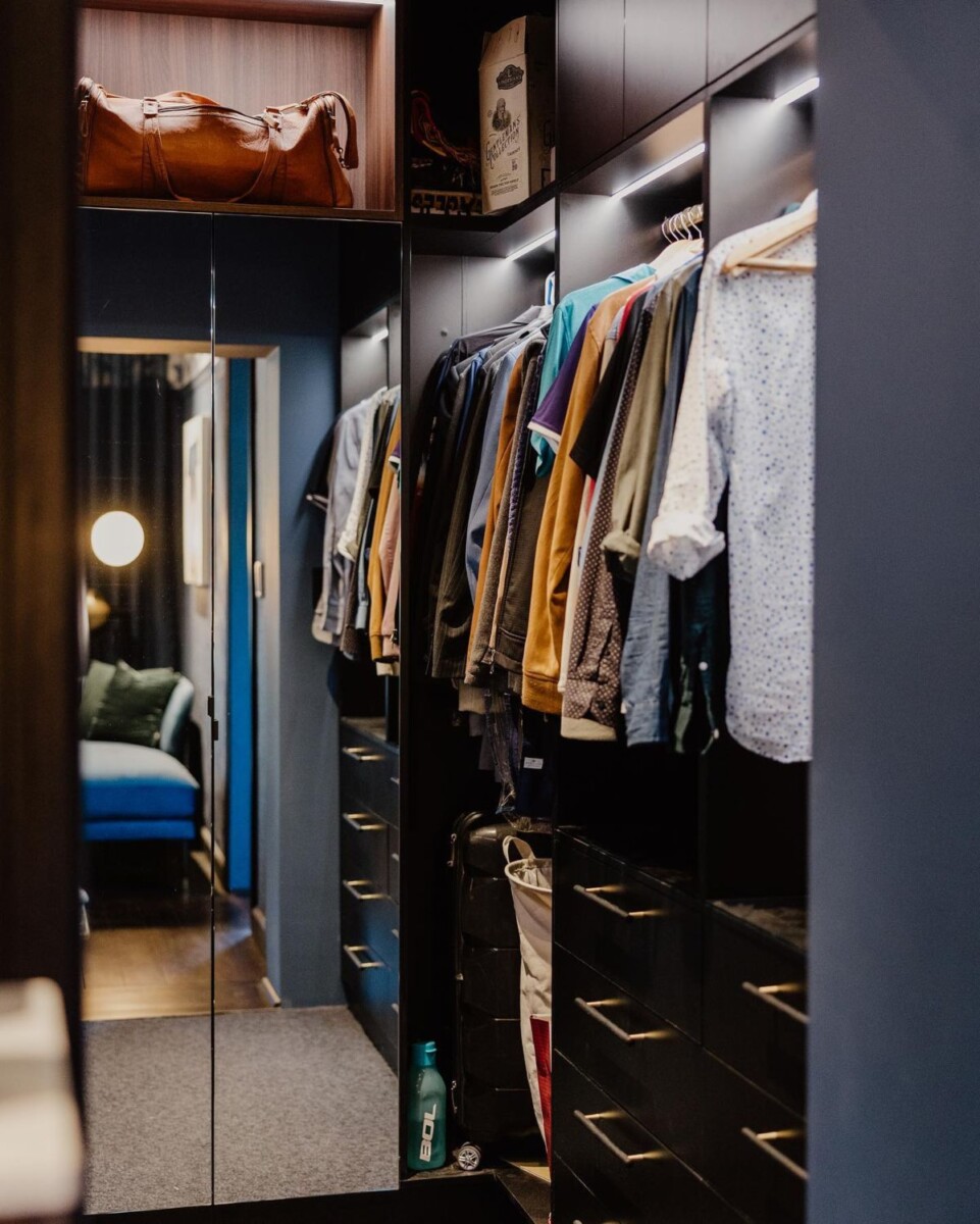 31 The Most Clever Small Walk-In Closet Ideas - Craftsy Hacks