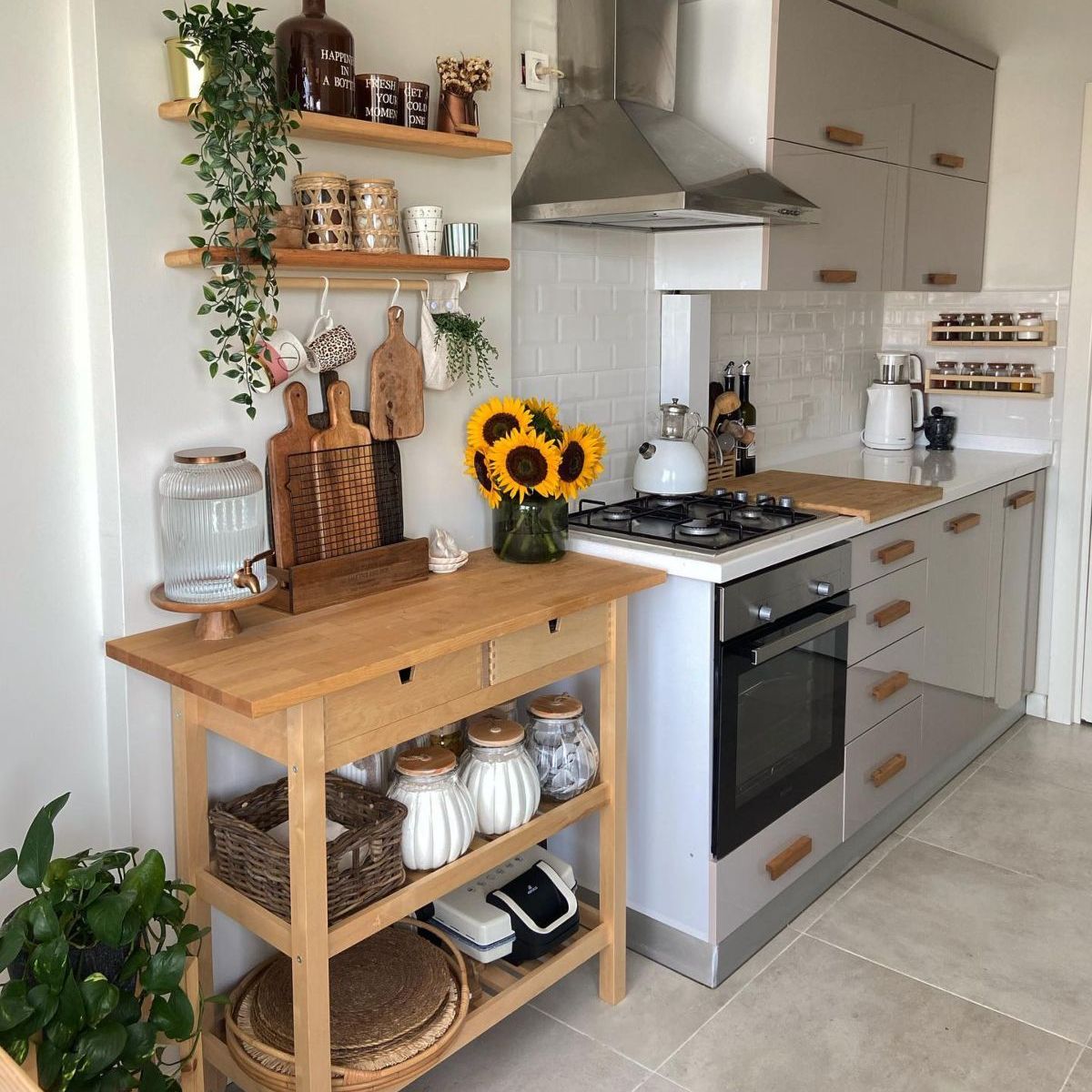 29 Genius Space-Saving Kitchen Hacks - Craftsy Hacks