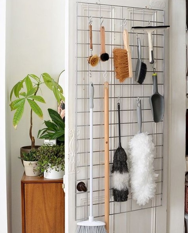 hanging brush grid