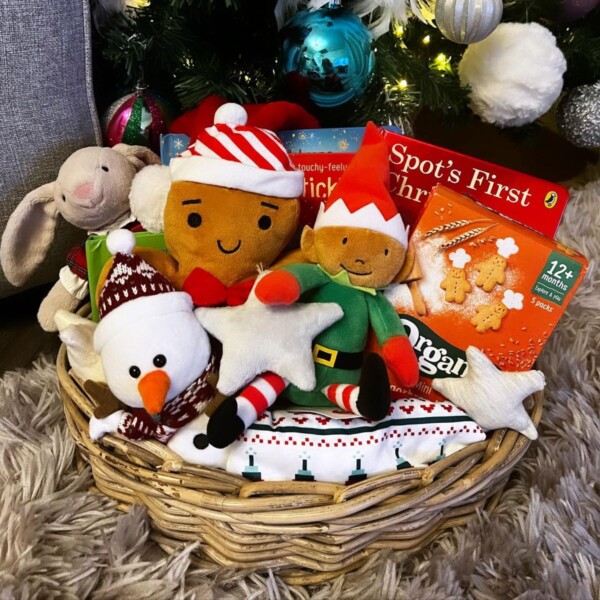 51 Christmas Basket Ideas for Friends and Family - Craftsy Hacks