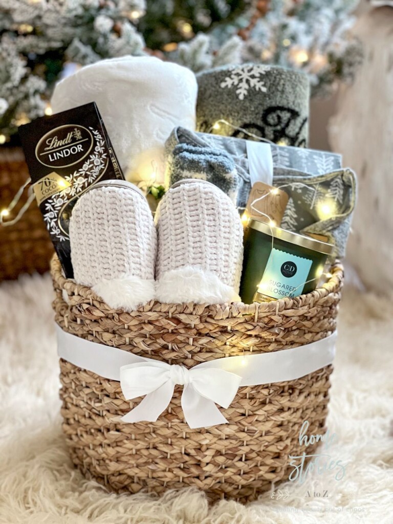 51 Christmas Basket Ideas for Friends and Family - Craftsy Hacks