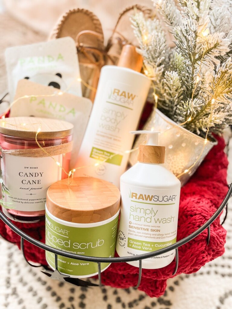 51 Christmas Basket Ideas for Friends and Family - Craftsy Hacks