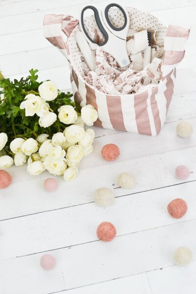 51 Christmas Basket Ideas for Friends and Family - Craftsy Hacks
