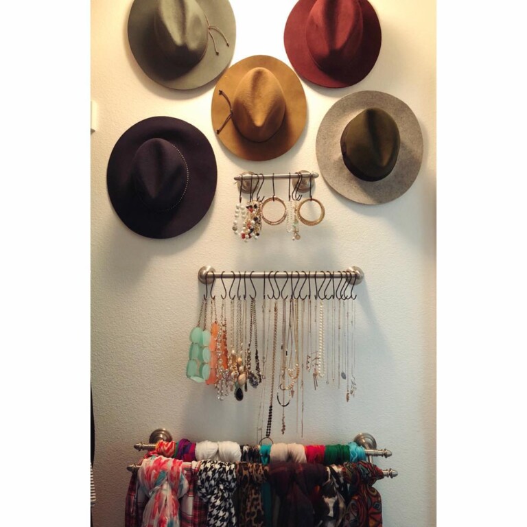31 Clever Ways to Organize a Small Apartment With No Storage Space ...