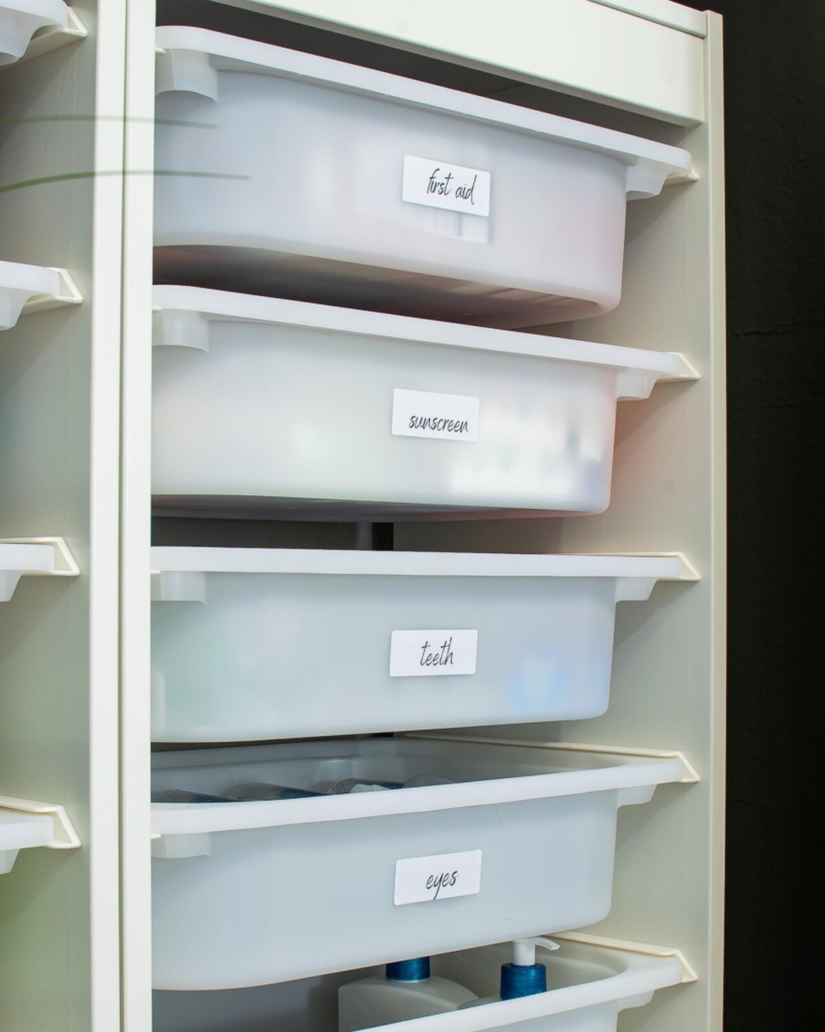 21 Smart Linen Closet Organizing Ideas - Craftsy Hacks