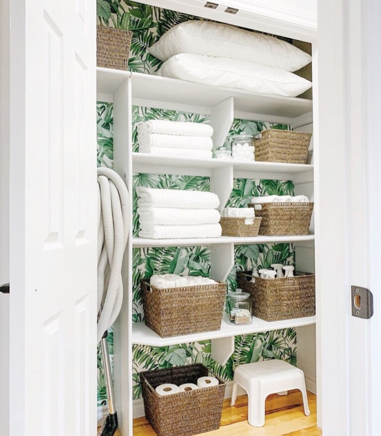 21 Smart Linen Closet Organizing Ideas - Craftsy Hacks