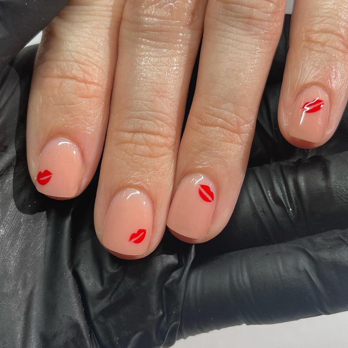 flirty lips nails