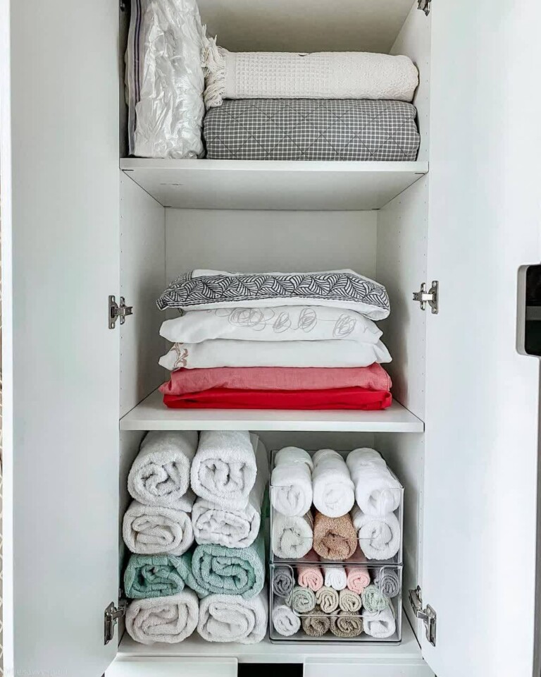 21 Smart Linen Closet Organizing Ideas - Craftsy Hacks