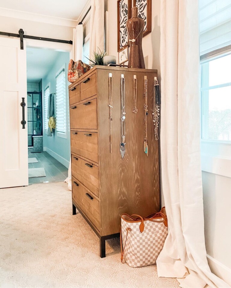 27 Ways to Organize with Command Hooks - Craftsy Hacks