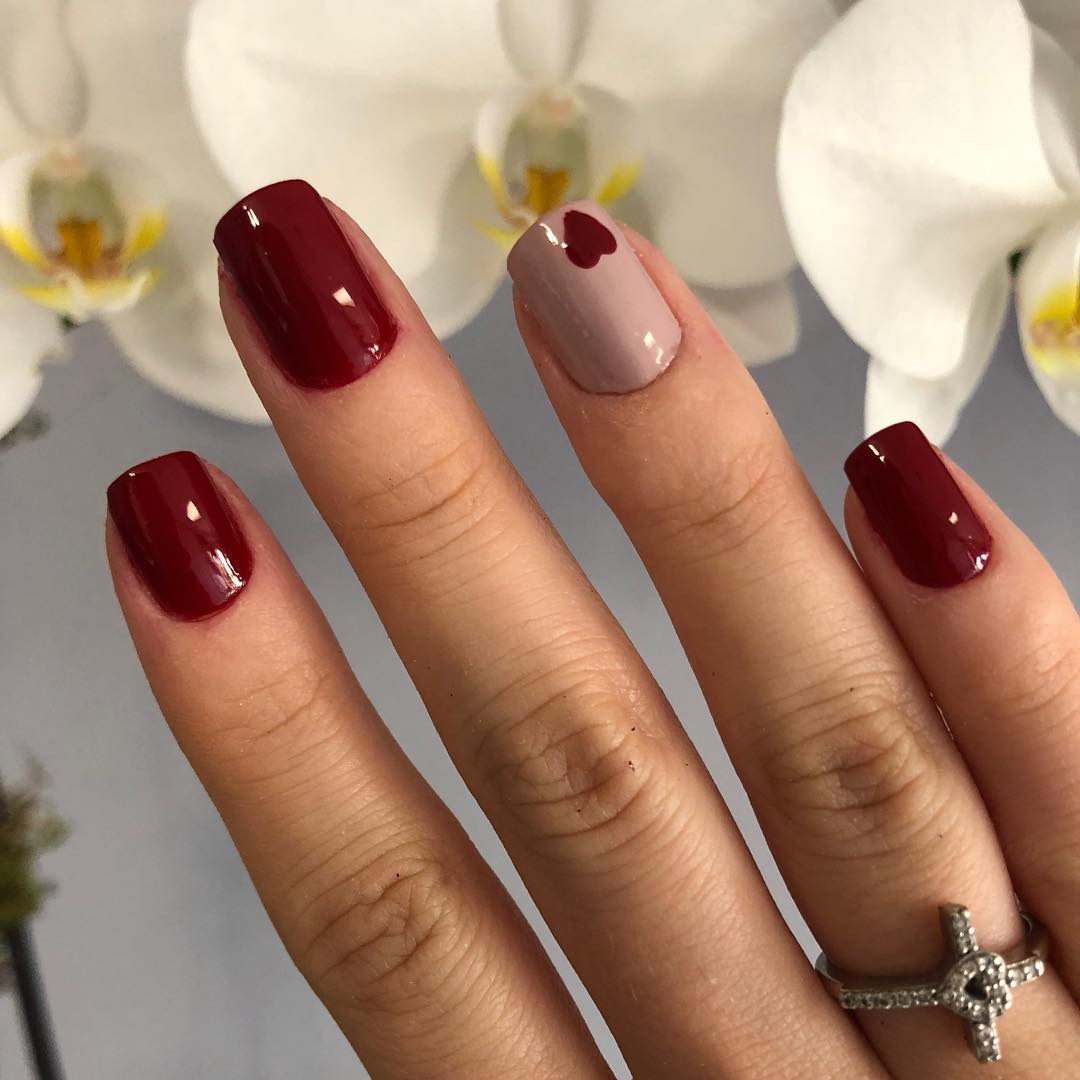 17. Classy Neutral Nails