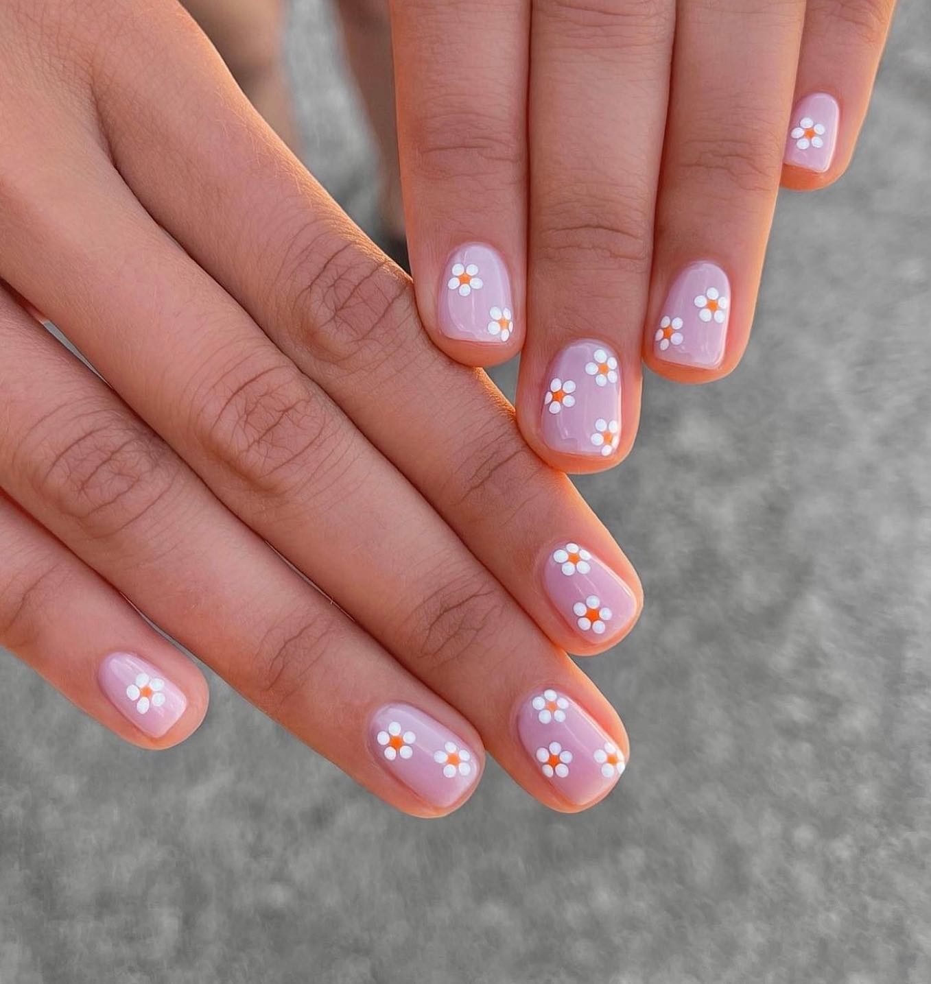 Daisy Florals For Short Nails