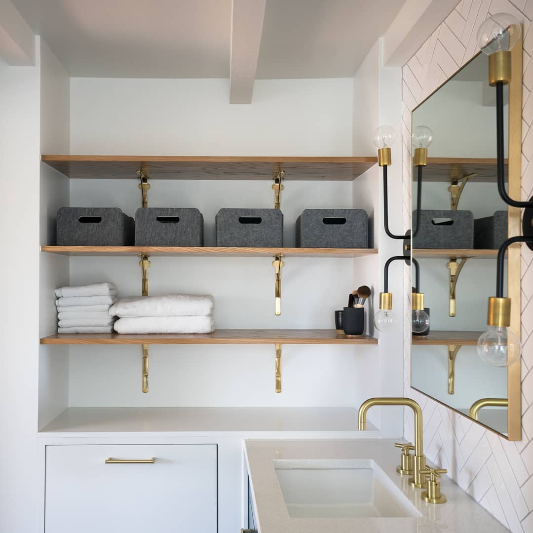 18. Master Bathroom Shelving