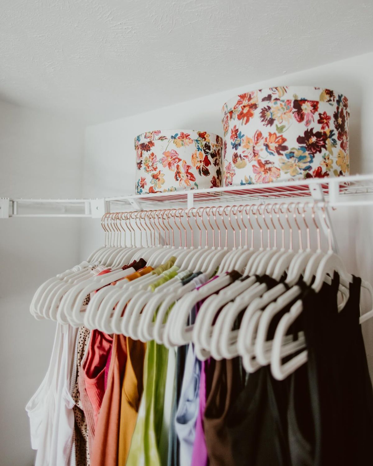 18. Under Shelf Clothing Rail