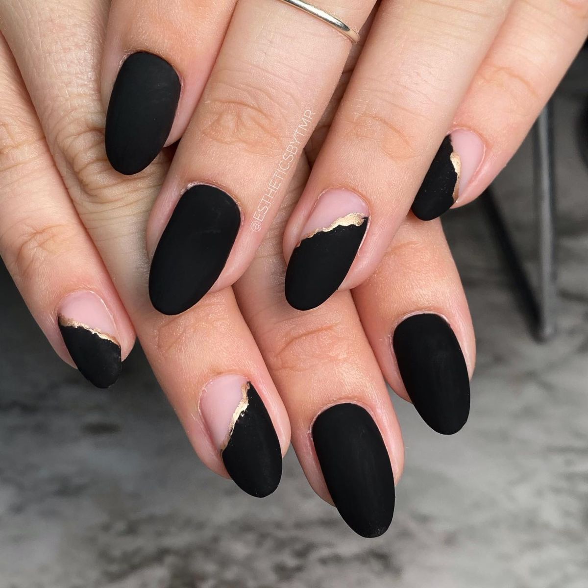 18. Witchy Manicure