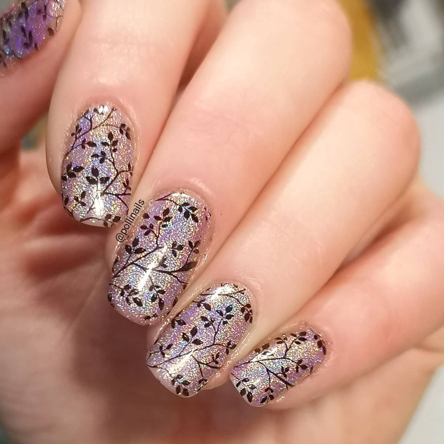 26. Sparkly Leaf Design