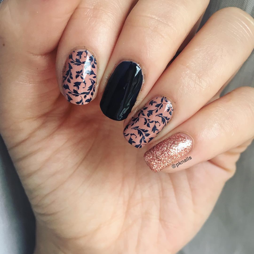 28. Classy and Eclectic Manicure