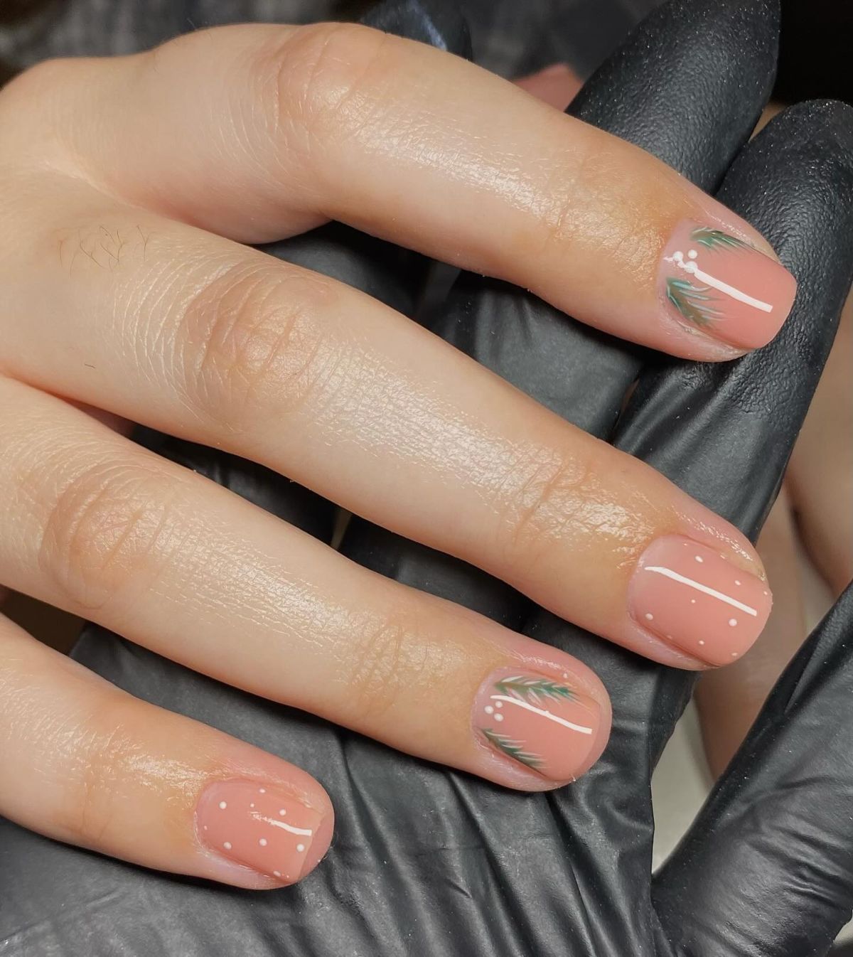 30. Fun Christmas Manicure