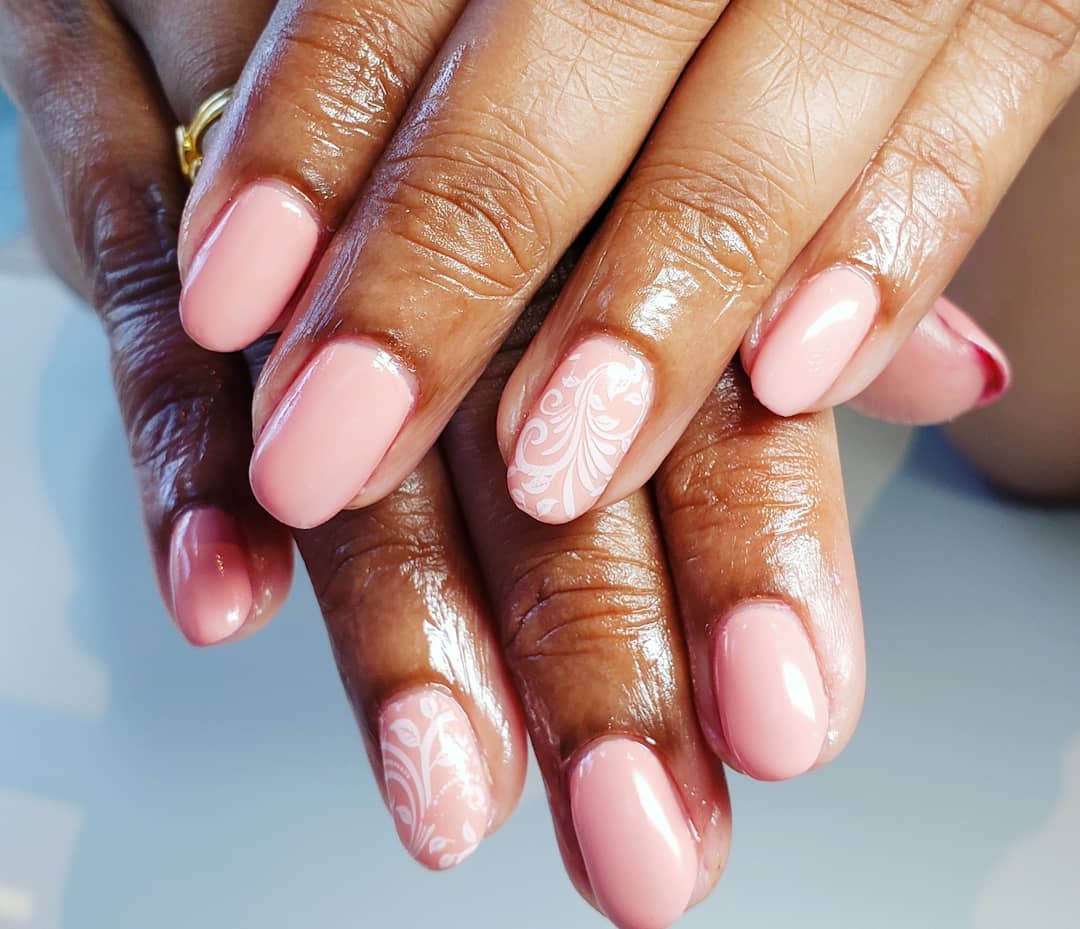 31. Sweet and Elegant Pink Nails