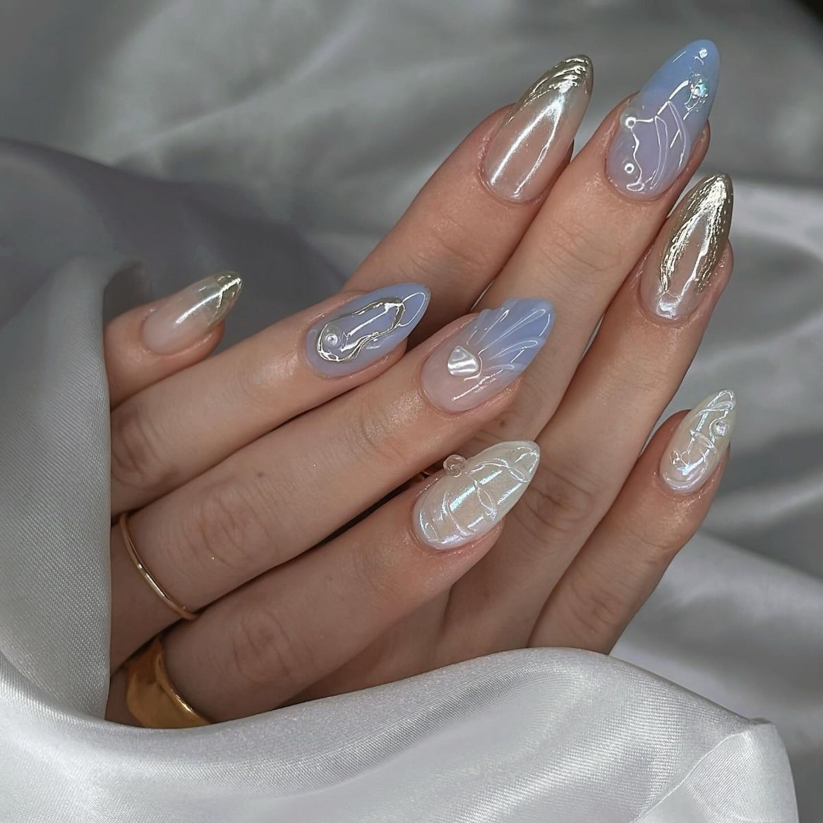 38. Classy Beach Nails